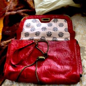 Reddish/2 am pockets in 2 zip pockets 1 in 1 out